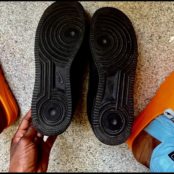 COPY - Supreme X Air Force 1.  Size 9 no creases comes with box and extra supre… - Picture 3 of 9